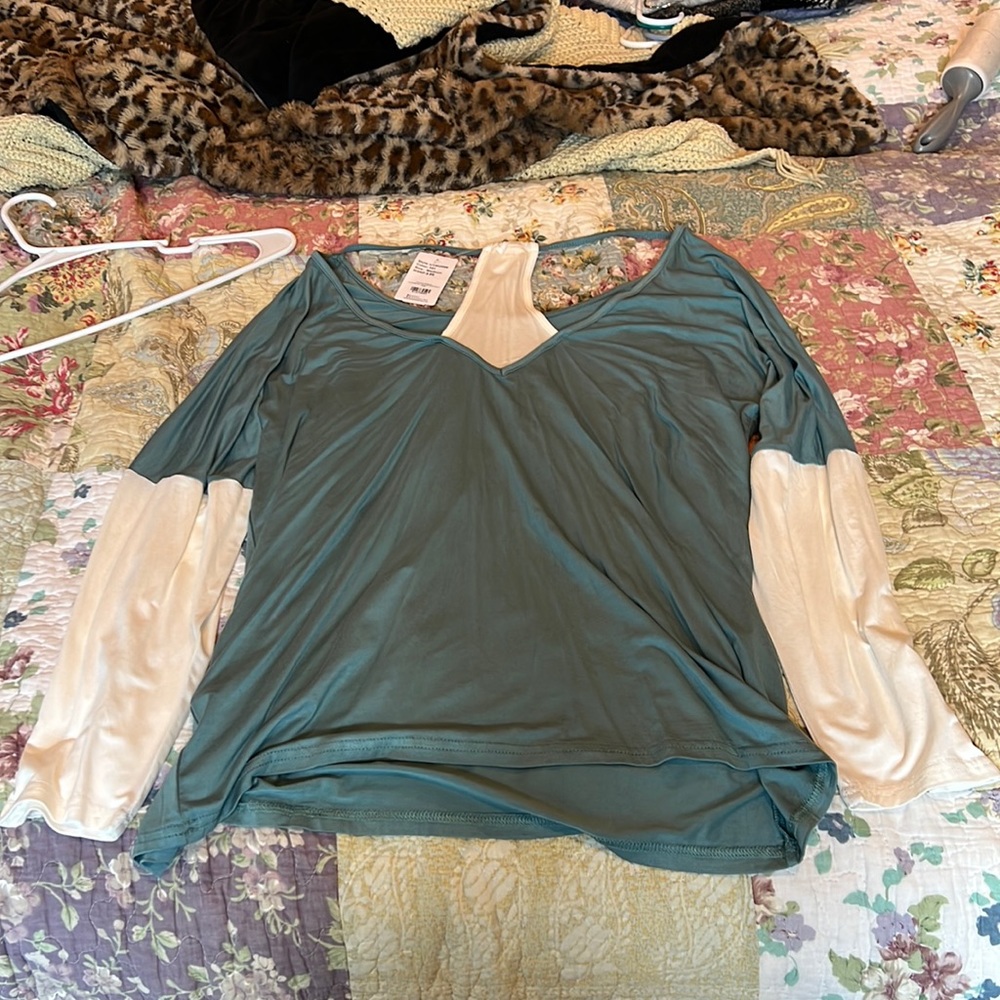 NWT Simple by Suzanne betro long sleeve tshirt